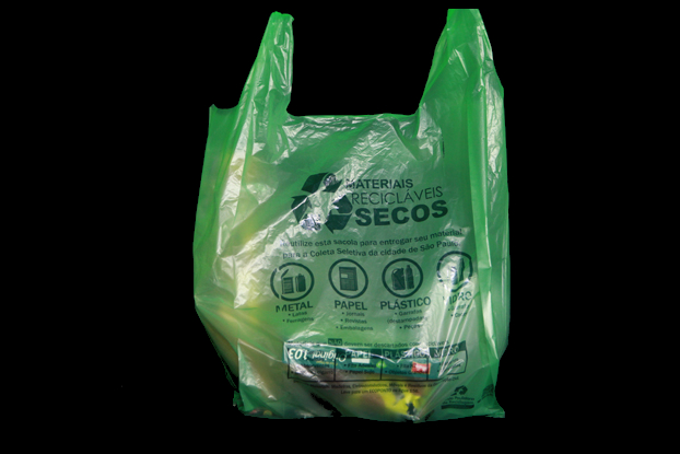 Notificar supermercados da capital que cobram pelas sacolas plásticas é contra a lei