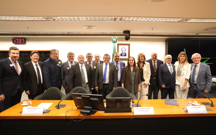 Comitiva da FecomercioSP participa de reuni&atilde;o da Comiss&atilde;o de Desenvolvimento Econ&ocirc;mico da C&acirc;mara