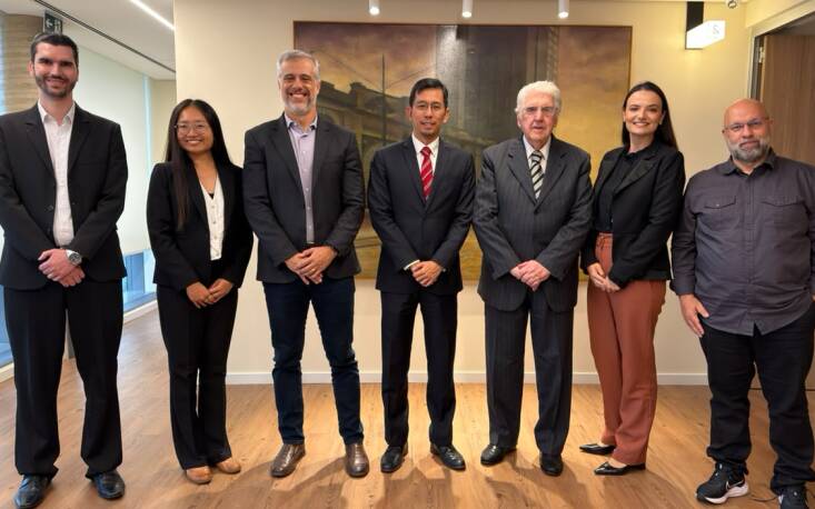 Representantes da FecomercioSP e da embaixada de Singapura discutem as oportunidades de coopera&ccedil;&atilde;o econ&ocirc;mica entre os dois pa&iacute;ses. (Foto: Cristina Carvalho/FecomercioSP)