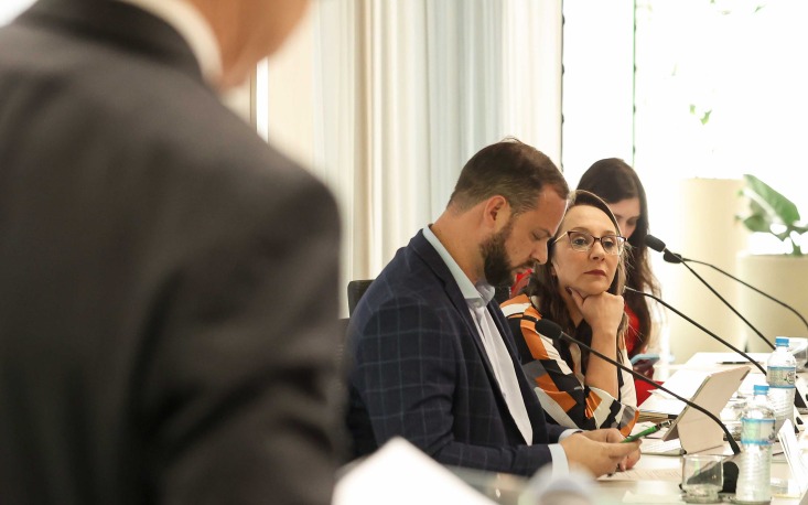 A deputada federal Renata Abreu, relatora do projeto, o deputado Victor Linhalis (ambos do Podemos/ES), e a representante do Instituto Viva Cidades, Bia Nóbrega de Sá, na sede da Entidade em São Paulo (foto: Edilson Dias) A deputada federal Renata Abreu, relatora do projeto, o deputado Victor Linhalis (ambos do Podemos/ES), e a representante do Instituto Viva Cidades, Bia Nóbrega de Sá, na sede da Entidade em São Paulo (foto: Edilson Dias)