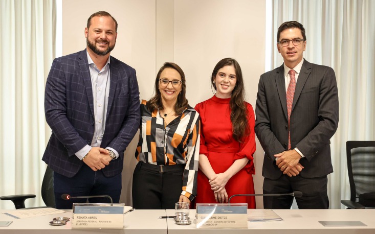 Victor Linhalis e Renata Abreu (ambos do Podemos/ES); Bia Nóbrega de Sá, do Instituto Viva Cidades, e Guilherme Dietze (foto: Edilson Dias) Victor Linhalis e Renata Abreu (ambos do Podemos/ES); Bia Nóbrega de Sá, do Instituto Viva Cidades, e Guilherme Dietze (foto: Edilson Dias)