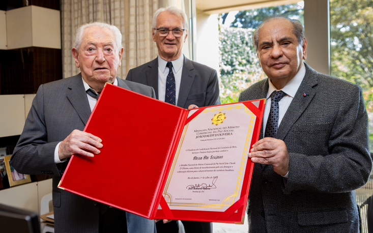 Presidente Abram Szajman recebe a Medalha Nacional do Mérito Comercial da Paz Social Presidente Abram Szajman recebe a Medalha Nacional do Mérito Comercial da Paz Social