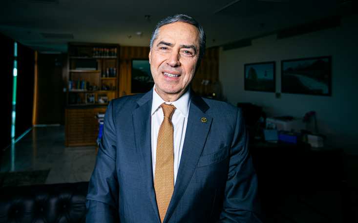 Barroso lan&ccedil;ou em Bras&iacute;lia o livro 