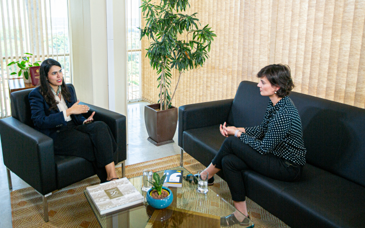 Jornalista Mônica Sodré em conversa com Lilian Cintra de Melo Jornalista Mônica Sodré em conversa com Lilian Cintra de Melo