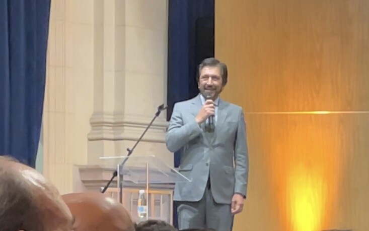 O prefeito Ricardo Nunes destacou, também, o exemplo de casal que o homenageado sempre foi ao lado da companheira Ruth (Imagem: Joana Santana)