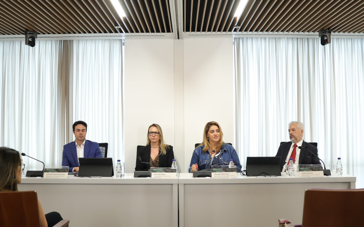 Marcia Ruiz Alcazar media o painel sobre o uso da tecnologia durante a transição. (Foto: Edilson Dias/FecomercioSP)