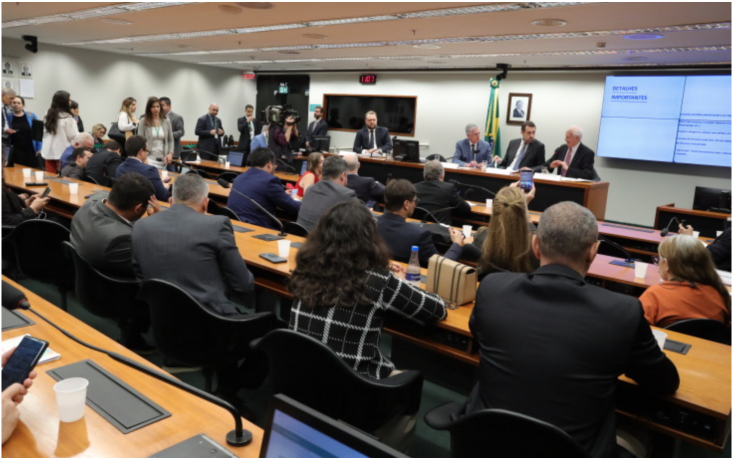 Redu&ccedil;&otilde;es da jornada de trabalho devem ser regidas por negocia&ccedil;&atilde;o coletiva