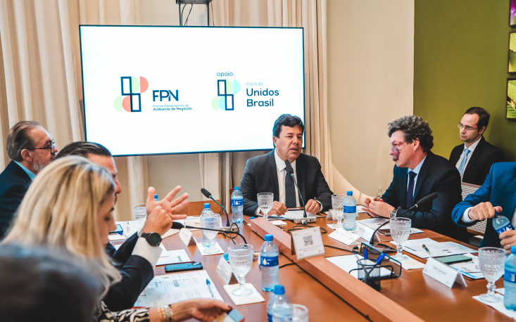 No centro, o presidente da FPN, deputado Mendon&ccedil;a Filho (Uni&atilde;o-PE)