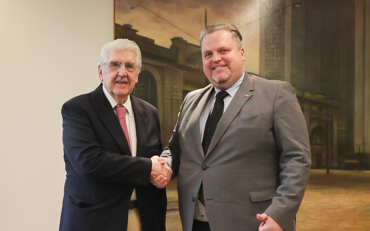 O presidente do  Conselho de Rela&ccedil;&otilde;es Internacionais, Rubens Medrano, ao lado do vice-ministro de Rela&ccedil;&otilde;es Exteriores da Litu&acirc;nia, Taurimas Valys / Fotos: Edilson Dias