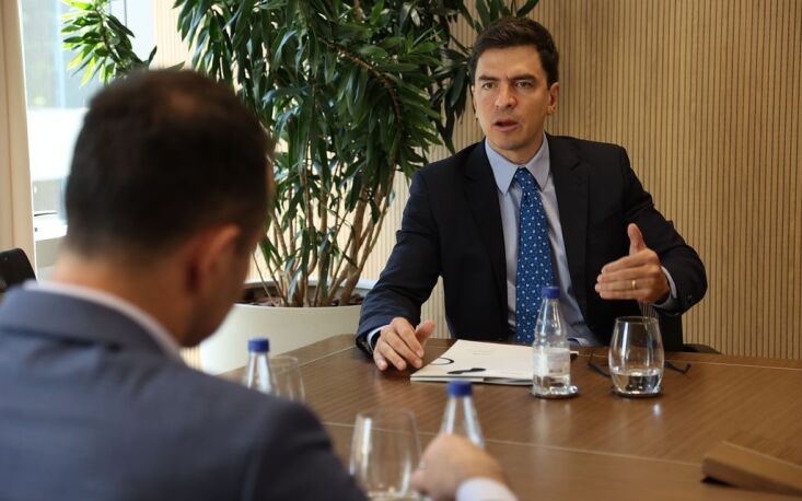 Reuni&atilde;o na sede debate solu&ccedil;&otilde;es para escassez de m&atilde;o de obra e qualifica&ccedil;&atilde;o no Turismo (cr&eacute;dito: divulga&ccedil;&atilde;o)