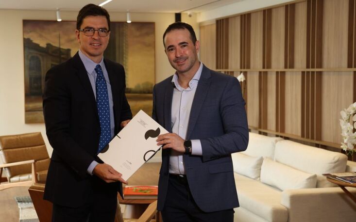 Presidente do Conselho de Turismo da FecomercioSP, Guilherme Dietze, recebe o deputado Bruno Ganem e defende propostas (cr&eacute;dito: divulga&ccedil;&atilde;o)