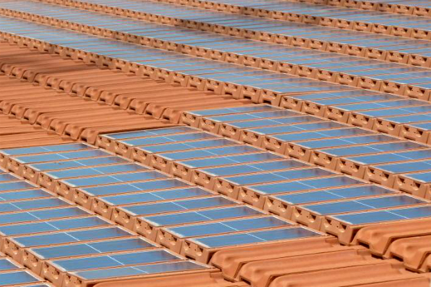 Telha solar é alternativa para painéis fotovoltaicos Telha solar é alternativa para painéis fotovoltaicos