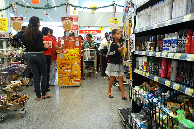 Comércio paulista fatura R$ 37,8 bilhões em fevereiro Comércio paulista fatura R$ 37,8 bilhões em fevereiro