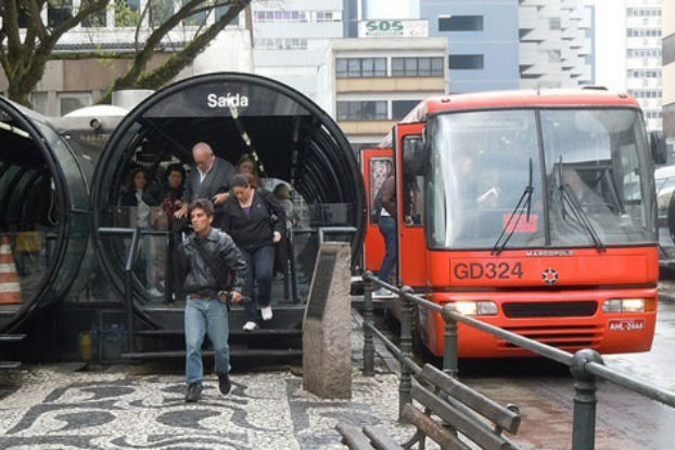 Curitiba é a capital brasileira com maior porcentagem de famílias endividadas Curitiba é a capital brasileira com maior porcentagem de famílias endividadas