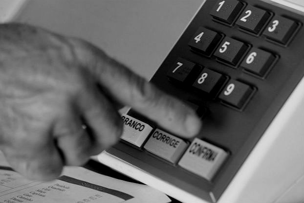 Maioria dos brasileiros desaprova voto obrigatório Maioria dos brasileiros desaprova voto obrigatório
