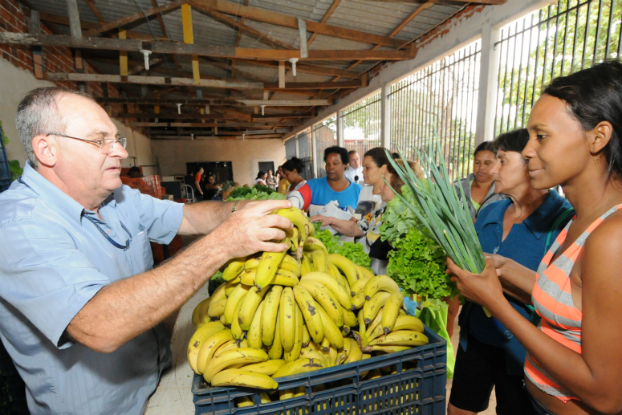 Umuarama expande programa premiado de troca de resíduos por alimentos