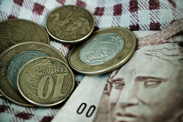 Juros e inflação seguem castigando a economia em 2015, avalia FecomercioSP Juros e inflação seguem castigando a economia em 2015, avalia FecomercioSP