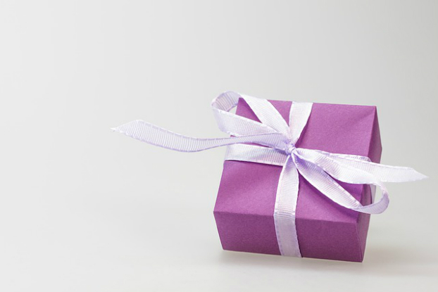 Consumidor paulistano deve gastar menos com o presente de Natal em 2014 Consumidor paulistano deve gastar menos com o presente de Natal em 2014