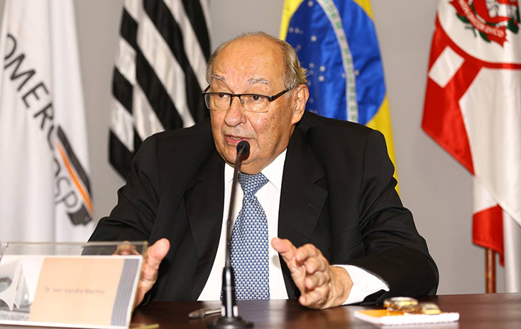 Presidente do Conselho Superior de Direito da FecomercioSP, Dr. Ives Gandra Martins, durante a mesa de abertura - Foto: Fernando Nunes