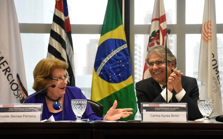 Implementação do parlamentarismo exige alteração na Constituição Implementação do parlamentarismo exige alteração na Constituição