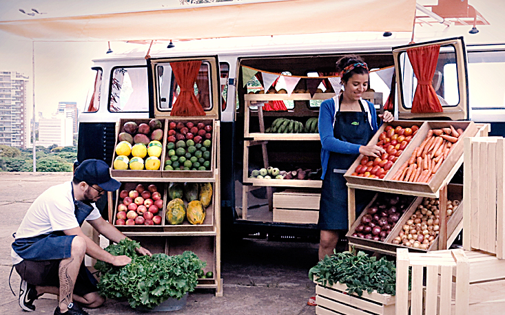 Empreendedores lucram com a venda itinerante de produtos orgânicos 