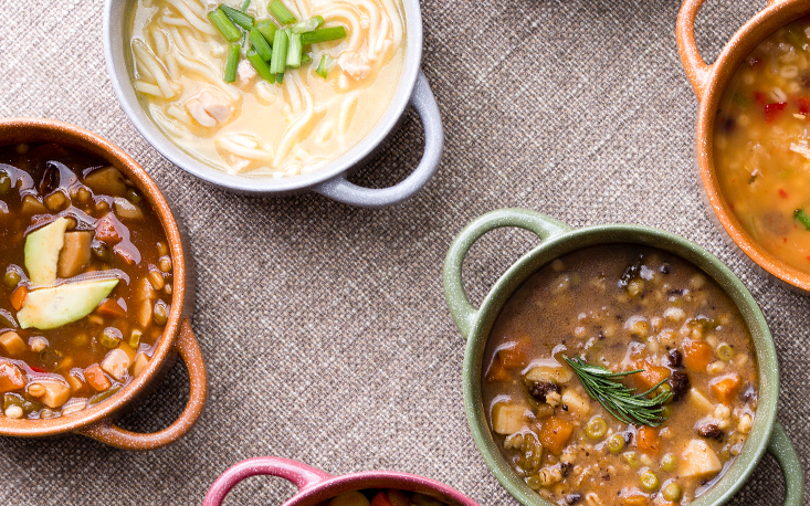 Com ingredientes mais baratos neste ano, caldos quentes e sopas viram opção econômica para o inverno, aponta FecomercioSP