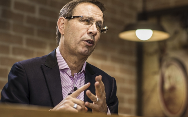 O momento é de empreender, diz Carlos Wizard O momento é de empreender, diz Carlos Wizard