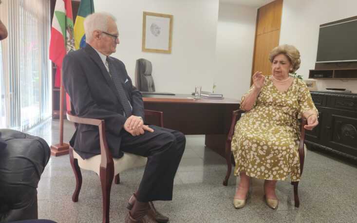 Ivo Dall’Acqua Júnior em diálogo com a senadora Ivete da Silveira (MDB/SC)