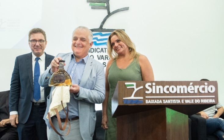 Ministro Márcio França, ao lado do presidente do Sincomércio de Santos, Omar Abdul Assaf, e da vice-presidente da FecomercioSP, Gisela Lopes Ministro Márcio França, ao lado do presidente do Sincomércio de Santos, Omar Abdul Assaf, e da vice-presidente da FecomercioSP, Gisela Lopes