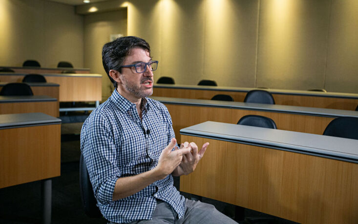 Pesquisador aborda os dilemas das privatizações (Foto: UM BRASIL) Pesquisador aborda os dilemas das privatizações (Foto: UM BRASIL)