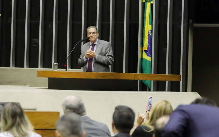 Antonio Lanzana defende modernização do serviço público no plenário da Câmara Antonio Lanzana defende modernização do serviço público no plenário da Câmara
