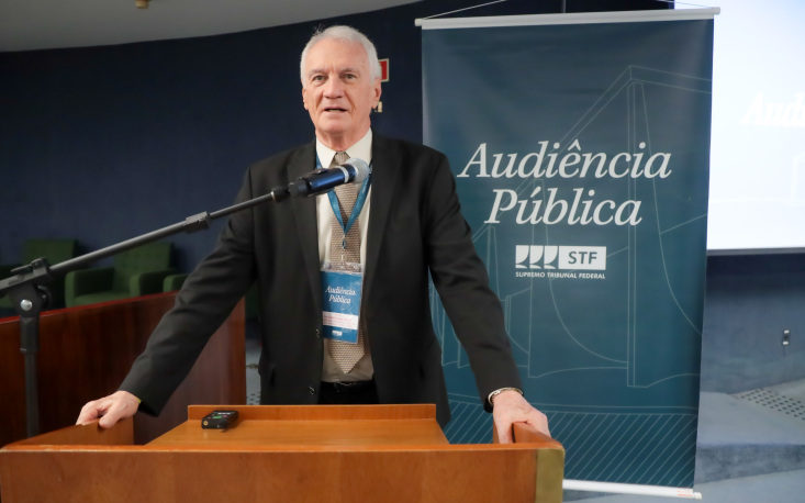 Durante audiência, presidente em exercício da FecomercioSP destaca que a Constituição garante liberdade nas formas de organização do trabalho