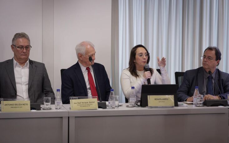 Renata Abreu (Podemos/SP), ao lado de Ivo Dall’Acqua Júnior, presidente em exercício da FecomercioSP Renata Abreu (Podemos/SP), ao lado de Ivo Dall’Acqua Júnior, presidente em exercício da FecomercioSP