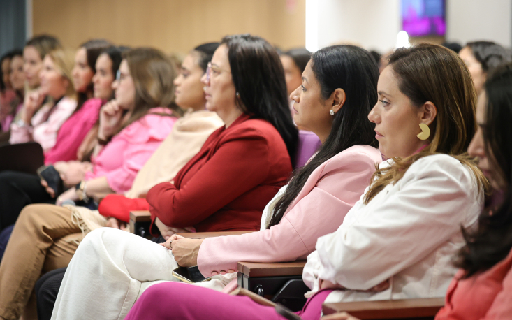 A plateia esteve atenta e conectada à história de vida inspiradora da palestrante (Imagem: Edilson Dias)