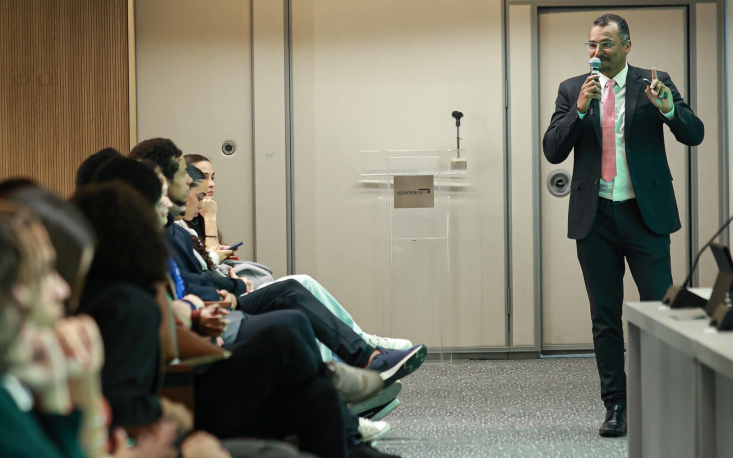 Em seguida, se reuniram no auditório para ouvir as palestras dos assessores da FecomercioSP (Imagem: Edilson Dias)