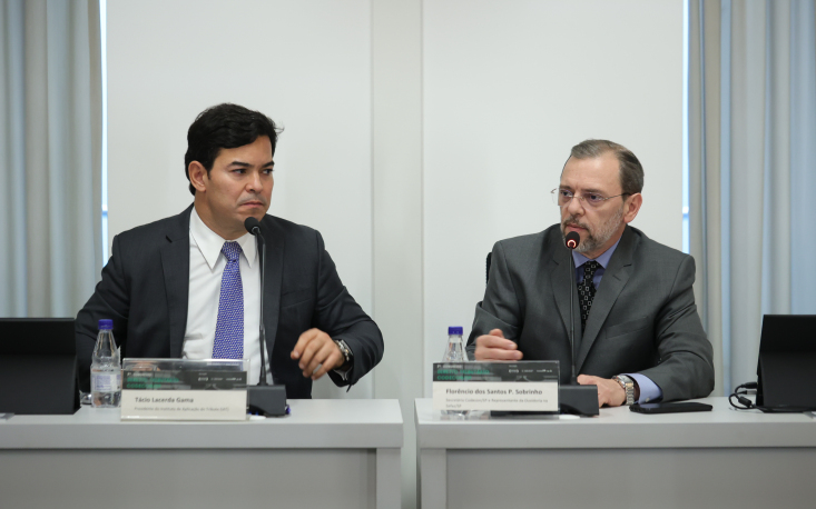 Florêncio dos Santos Penteado Sobrinho media o painel sobre o futuro da tributação. (Foto: Edilson Dias/FecomercioSP)