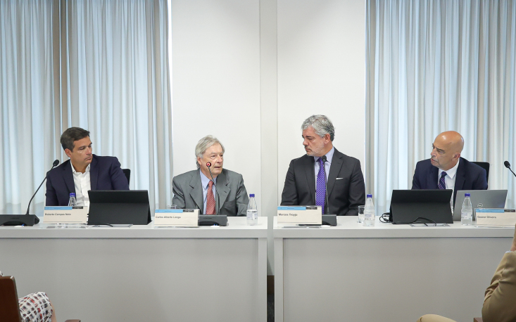 No primeiro painel, especialistas debatem a conjuntura econ&ocirc;mica no Brasil e no mundo (Imagem: Edilson Dias)