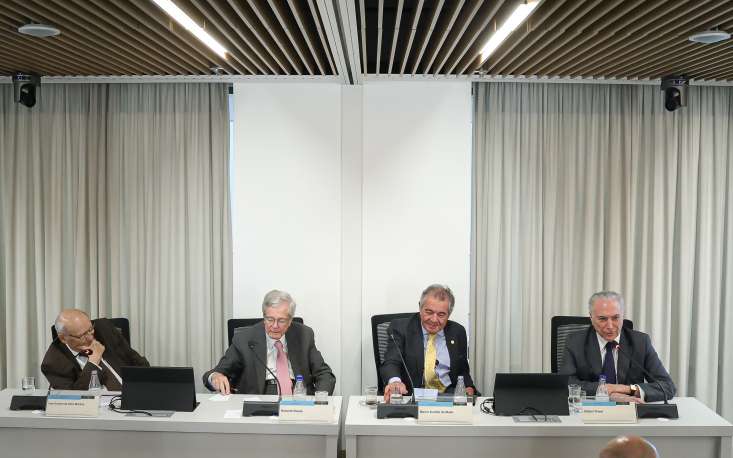 Fechando o evento, quarto painel reuniu nomes de peso para analisar cen&aacute;rio jur&iacute;dico (Imagem: Edilson Dias)