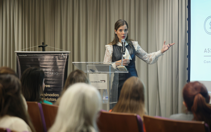 Ana Carolina Brasil, presidente da associa&ccedil;&atilde;o Mulheres no Tribut&aacute;rio e fundadora do escrit&oacute;rio Brasil Vasques Advogados (Foto: Edilson Dias/FecomercioSP)