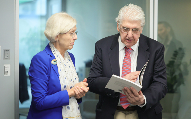 A c&ocirc;nsul-geral da Litu&acirc;nia em S&atilde;o Paulo, Audra Čiapienė, ao lado de Medrano / Fotos: Edilson Dias