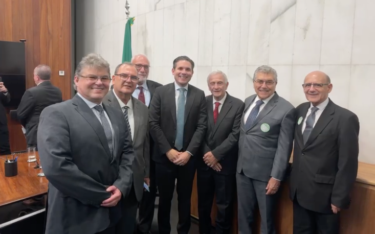 Presidente da C&acirc;mara dos Deputados, Hugo Motta, garante &agrave; comitiva empresarial da FecomercioSP olhar atento aos custos que mudan&ccedil;as na escala e na jornada de trabalho podem trazer aos neg&oacute;cios