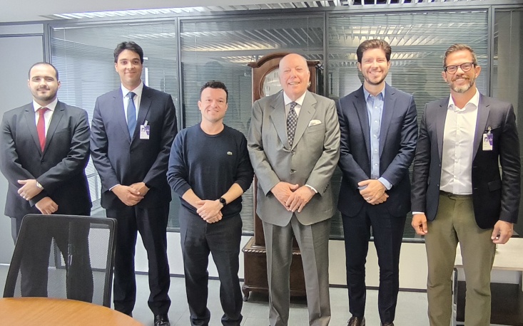 M&aacute;rcio Ol&iacute;vio Fernandes da Costa e assessores t&eacute;cnicos da FecomercioSP se re&uacute;nem com Luis Felipe Arellano. (Foto: Divulga&ccedil;&atilde;o/FecomercioSP)