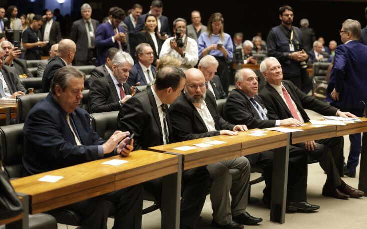    Comitiva da FecomercioSP apresentou an&aacute;lise t&eacute;cnica sobre os impactos da PEC na empregabilidade e na produtividade nacional. Foto: Cristiano Silva.